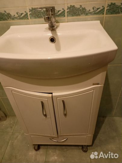 Шкаф с зеркалом с подсветкой для ванной бу