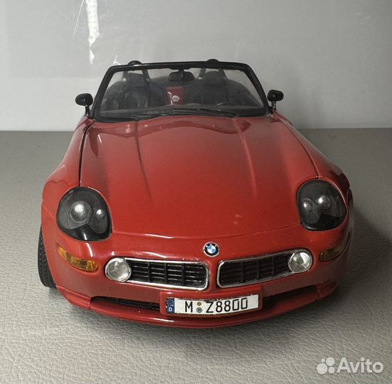 Модель 1:18 BMW Z8 Bburago Тайланд