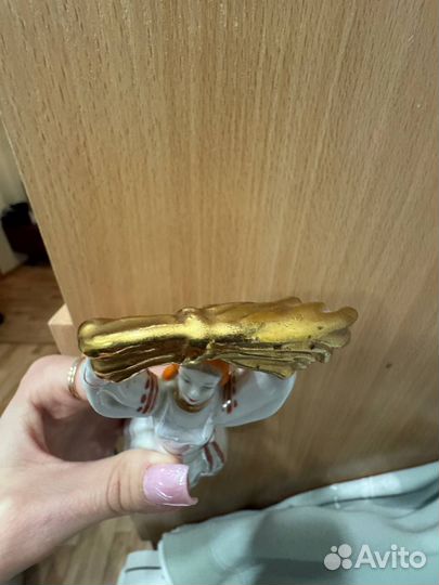 Фарфоровая статуэтка, девушка со снопом