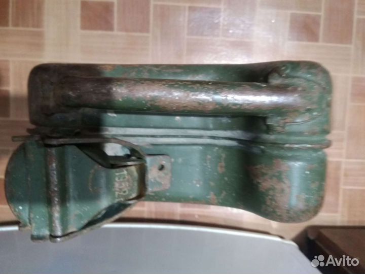 Канистра металлическая 5-литровая аж 1952-ого года