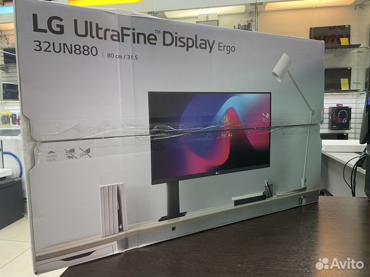 Монитор LG 32UN880-B черный 32 дюйма