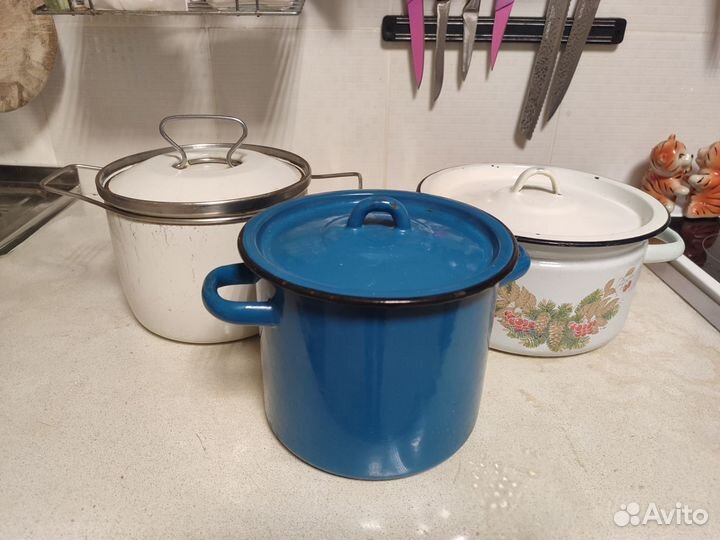 Кастрюли, чайник, тазики, кухонная утварь