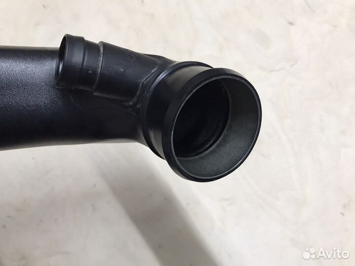 Патрубок интеркулера 1K0129654AP Passat B7