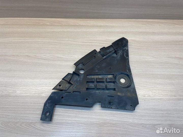 Пыльник бампера передний правый Renault Logan