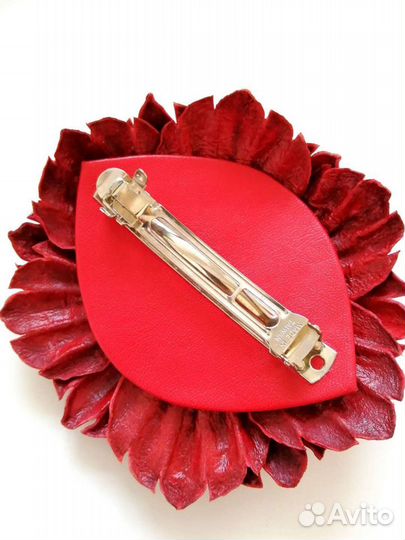 Заколка-цветок из кожи. Новая