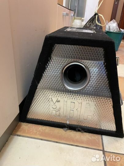 Активный сабвуфер jbl