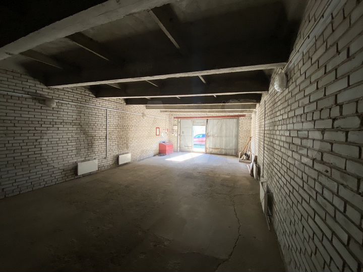 Гараж, > 30 м²