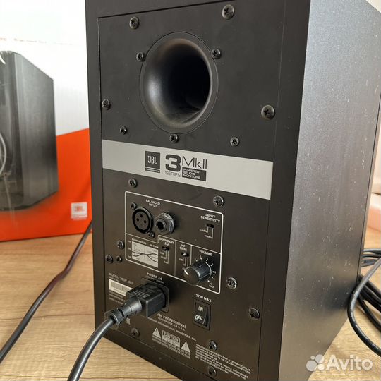 Студийные мониторы jbl