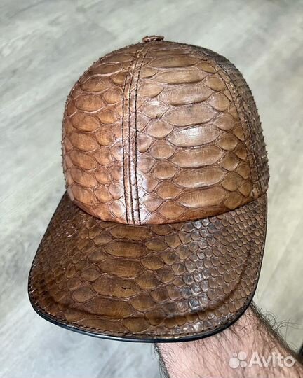 Кепки из питона и крокодила