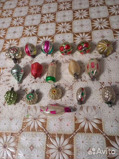 Елочные шары и игрушки