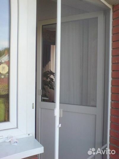 Москитная сетка на балконную дверь