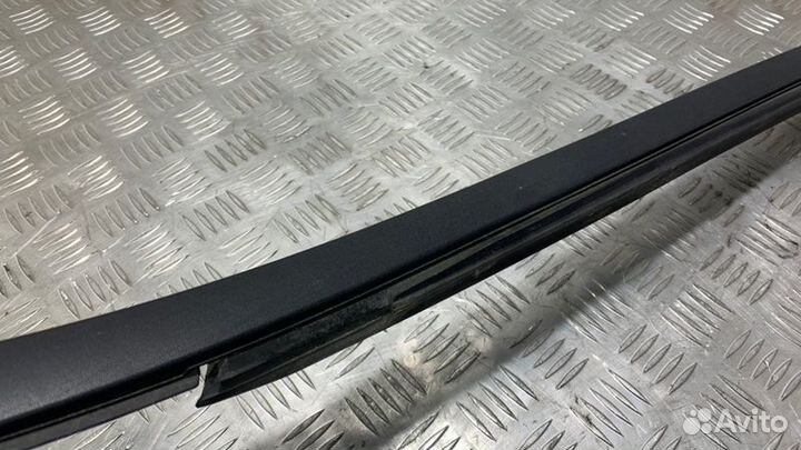 Молдинг лобового стекла левый Renault Clio BR