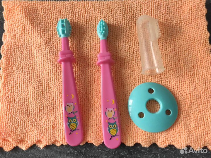 Прорезыватели и щёточка на палец