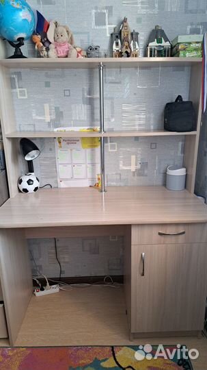 Детский письменный стол
