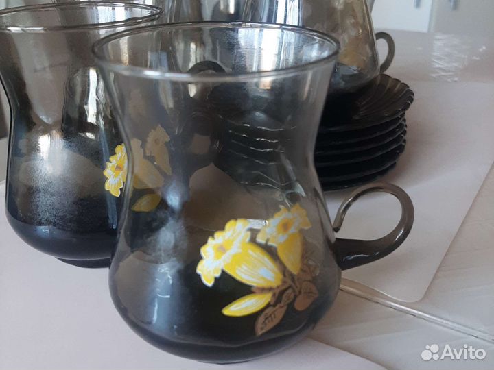 Чайные чашки с блюдцами