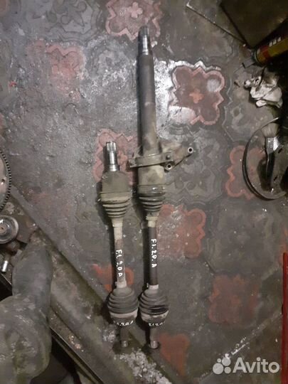 Привод колеса левый Ford Focus 1