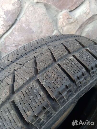 Bridgestone Blizzak VRX 215/65 R16