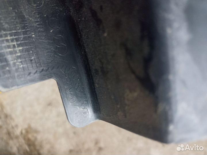 Кожух замка двери передний правый Audi A8 D3