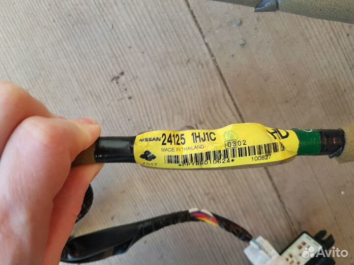 Колонка И ручка с механизмом от двери Ниссан Марч