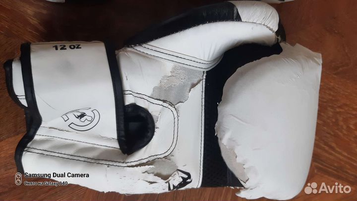 Боксерские перчатки 12 oz venum