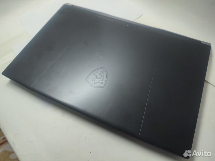 Игровой ноутбук MSI Katana 17 b12vfk-424ru
