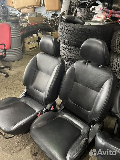Сиденья кожа Mitsubishi Pajero sport 2