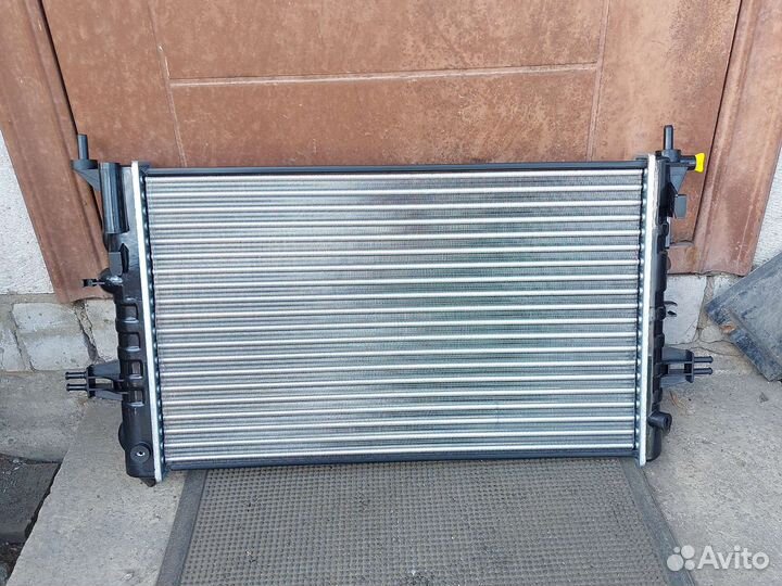 Опель Зафира А, Астра Радиатор охлаждения 9193265