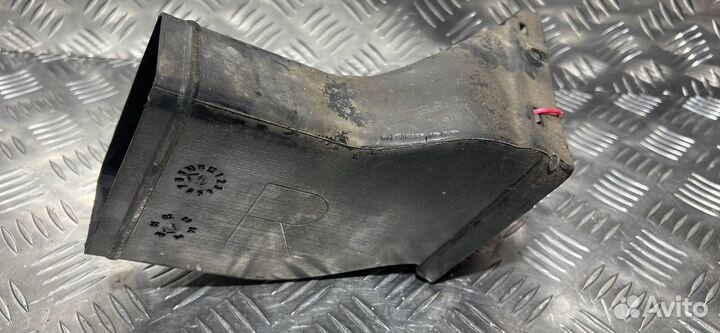 Воздуховод BMW 5 E60/E61 2005 51117033704