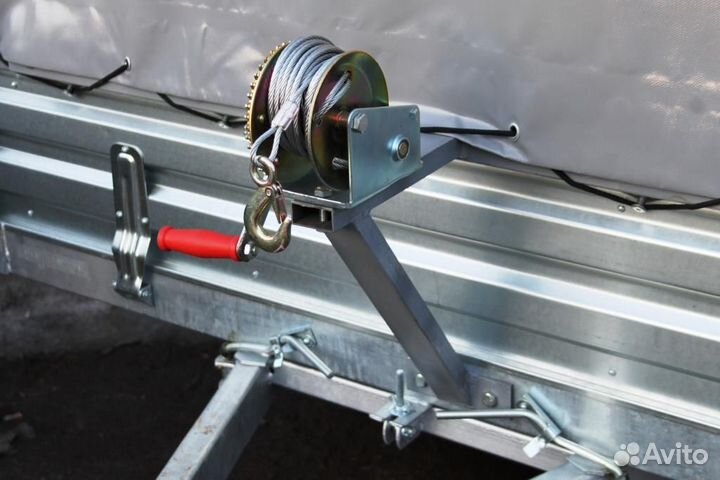 Лебедка для прицепа ручная с кронштейном на бортов