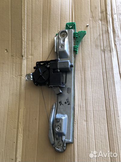Стеклоподъемник задний правый Opel Astra J