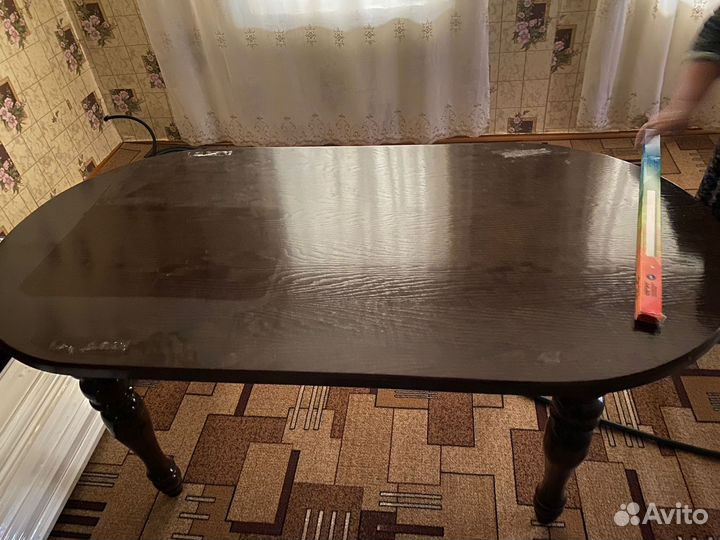 Продается стол