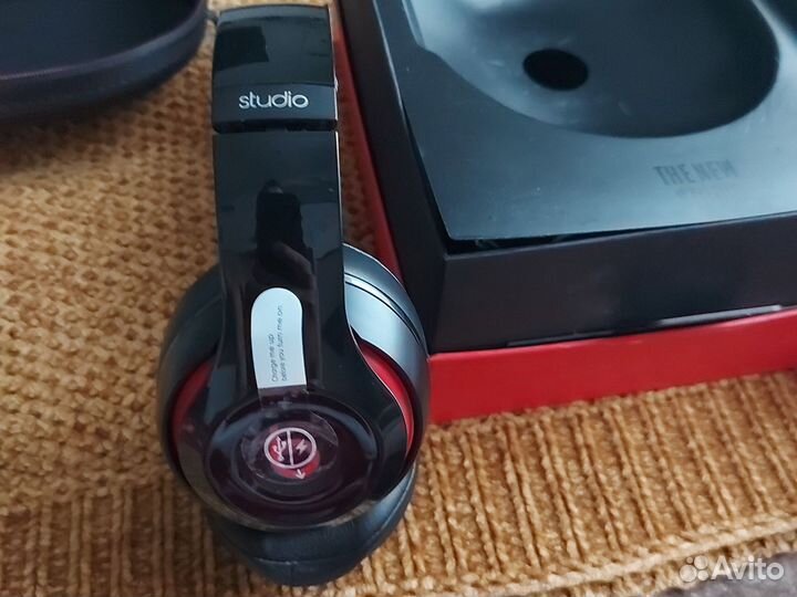 Беспроводные наушники.Beats stydio