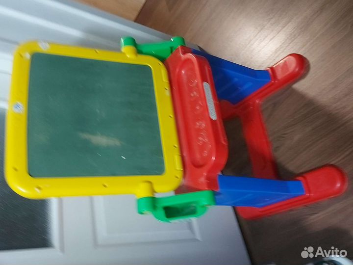 Детский столик мольберт