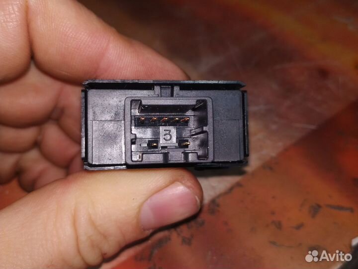 Кнопка включения противотуманных фар Nissan