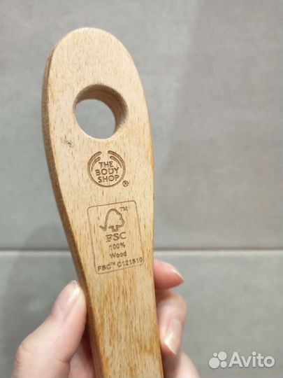 Щетка для сухого массажа The body shop