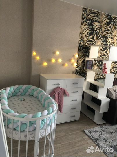 Детская кроватка и комод