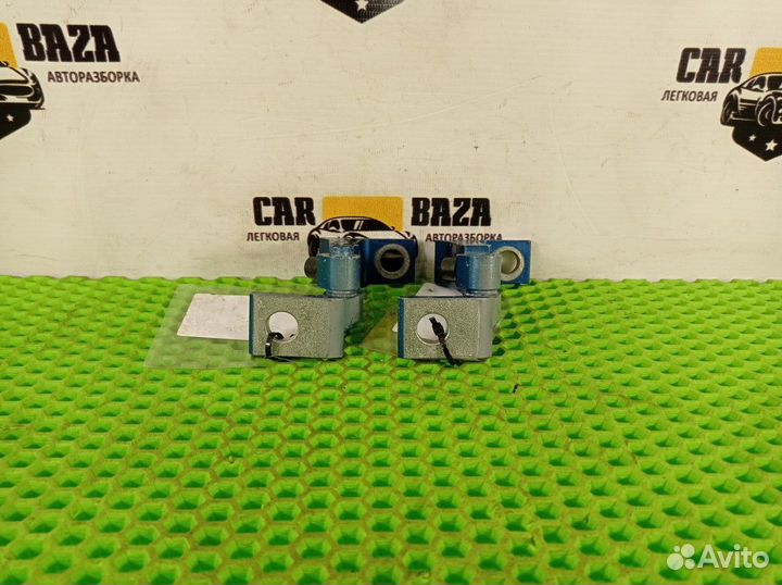 Петли двери верхние левые L