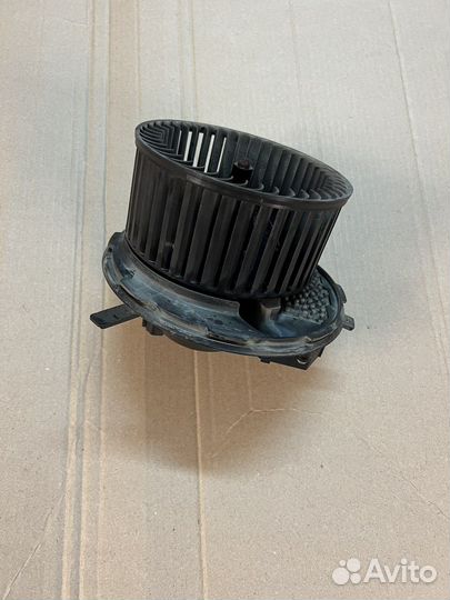 Моторчик печки Vw Passat B6/ Skoda Octavia A5