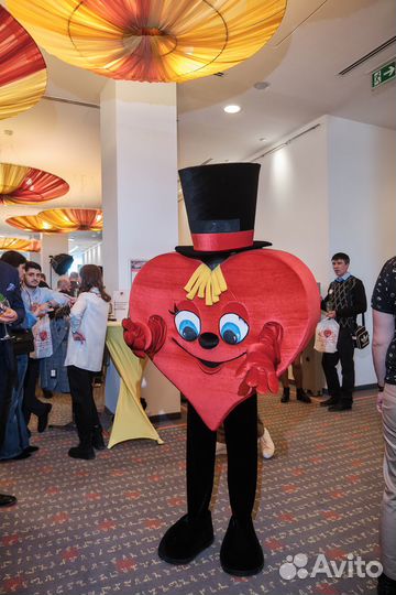 Ростовая кукла Сердце, Купидоны