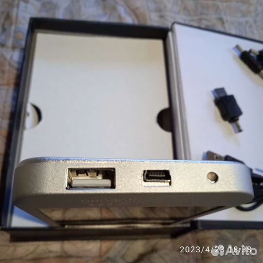 Пауер банк с солнечной батареей и 220вольт