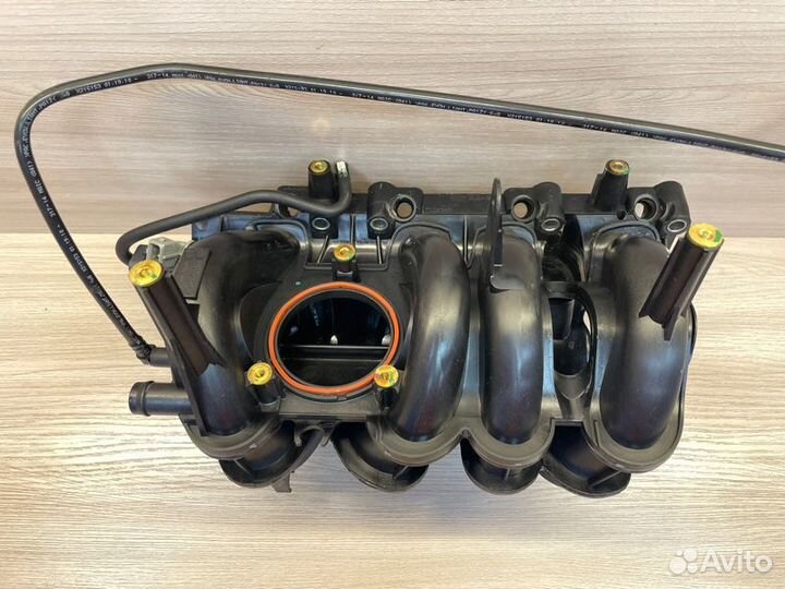 Впускной коллектор Renault Logan