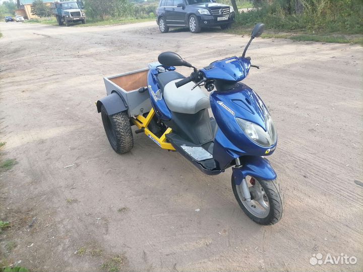 Скутер трицикл