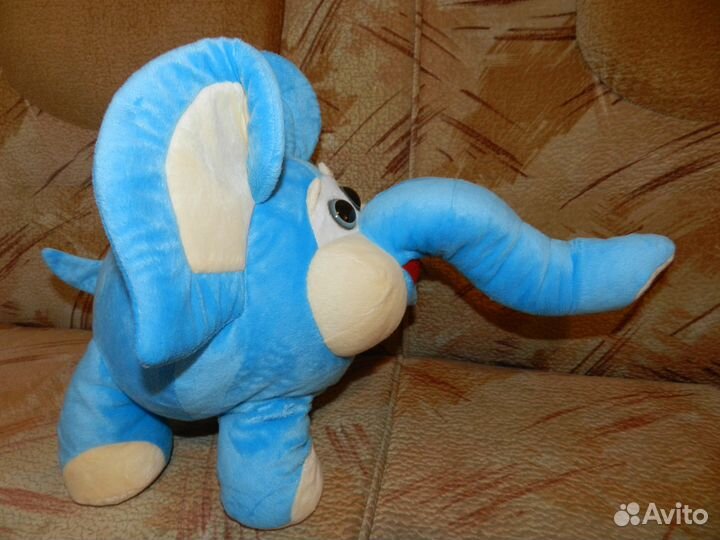 Оочень милый слоник с наивными глазами.торг