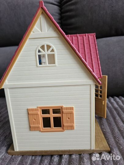 Дом Sylvanian Families, с холодильником и мебелью