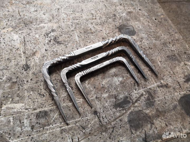 Скобы, подковы, безделушки