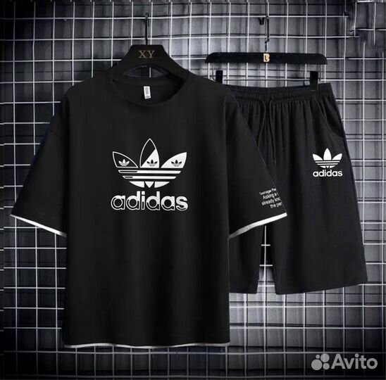 Спортивный костюм с шортами adidas