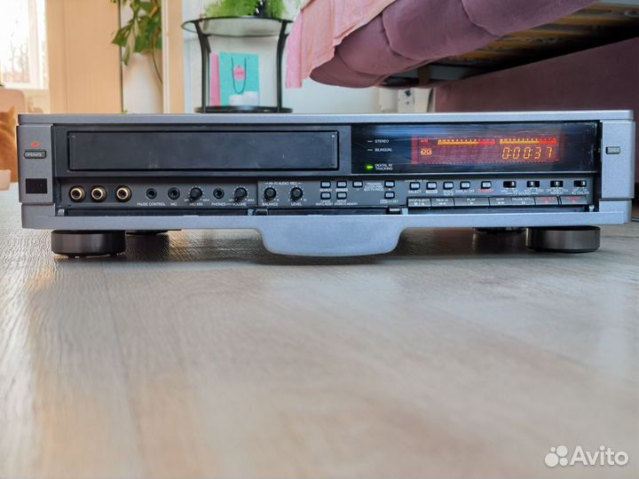 Видеомагнитофон JVC HR D980