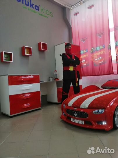 Красная кровать машинка объемная