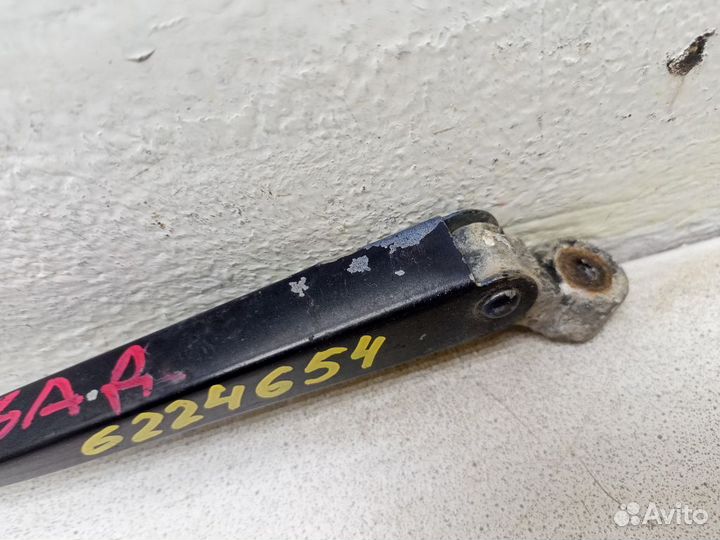 Поводок стеклоочистителя задний