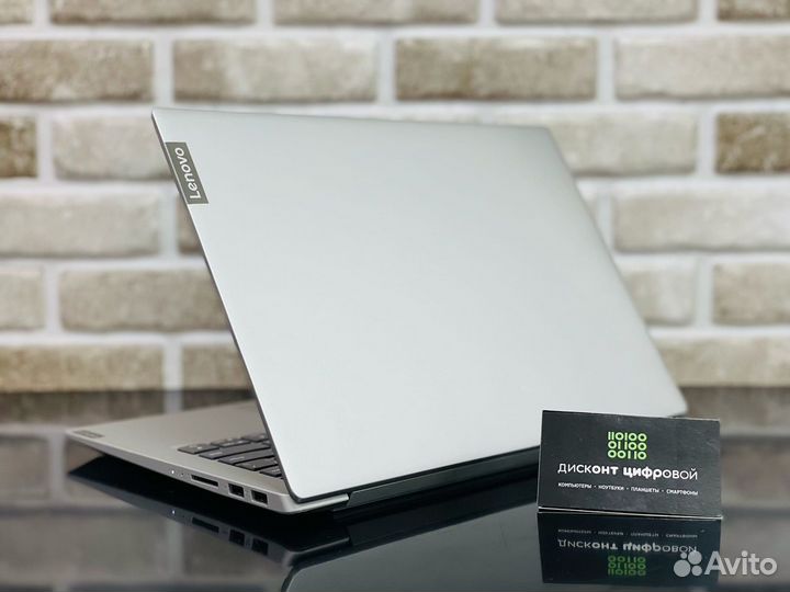 Ноутбук Lenovo/Ryzen 5/DDR4-8Gb/SSD-256Gb/Vega 8